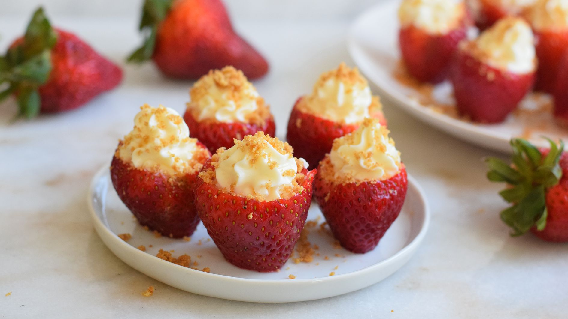No Bake Strawberry Cheesecake Bites - EVERBELLA